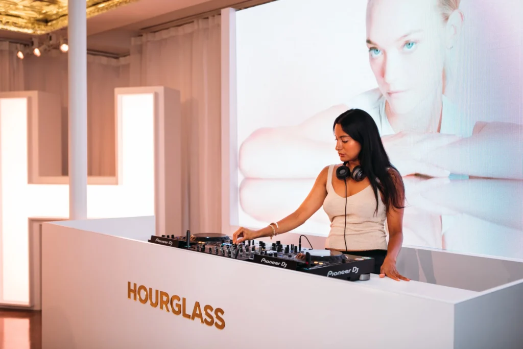 Hourglass Blush Popup x Andrés Reisinger, event photo