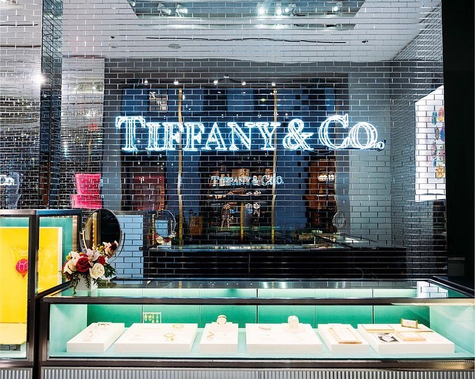 Tiffany & Co. holiday storefront